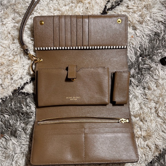 Henri Bendel Up Town Out and about Wristlet Wallet Taupe - Picture 2 of 4